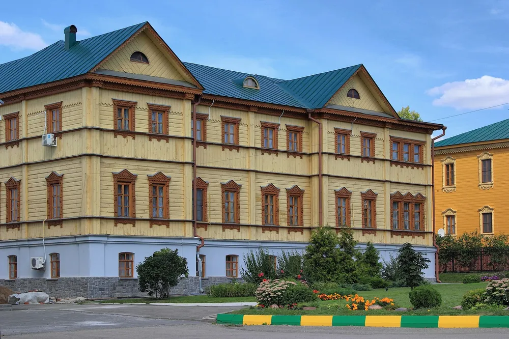 Миллионы цветов для Богородицы. Праздник Успения в Дивеево